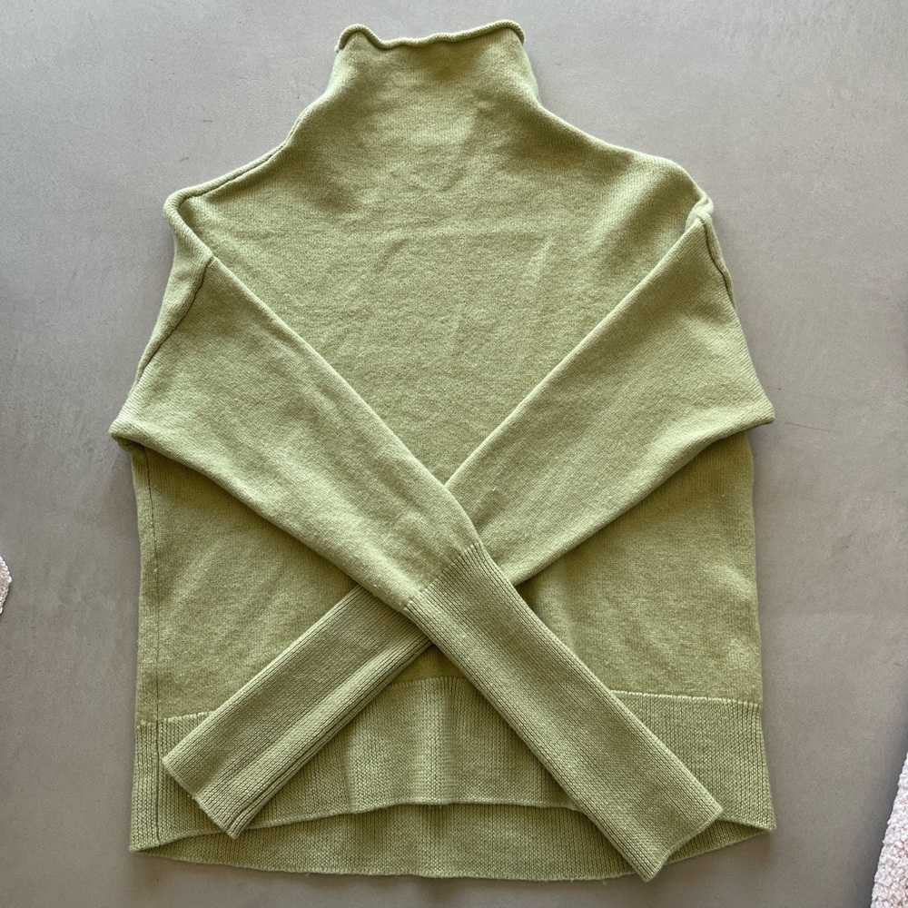 Aritzia Wilfred mock neck sweater